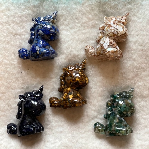 Healing Crystals Unicorn - Picture 1 of 7